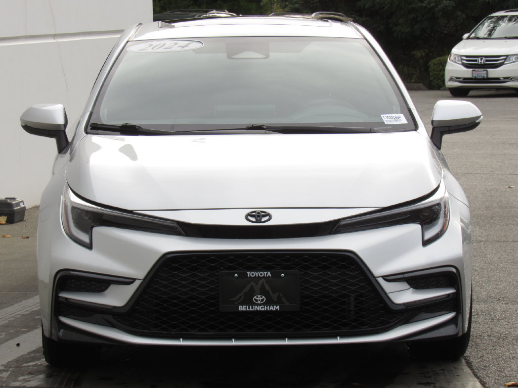 Used 2024 Toyota Corolla XSE FWD image 3