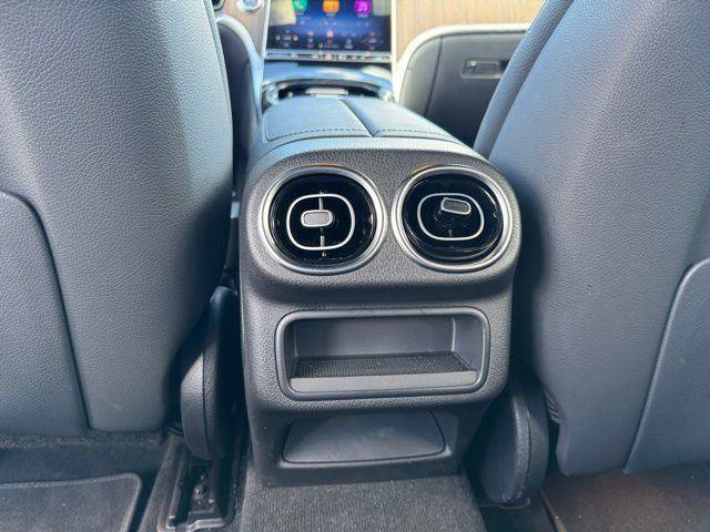 Certified 2025 Mercedes-Benz GLC 300 image 17