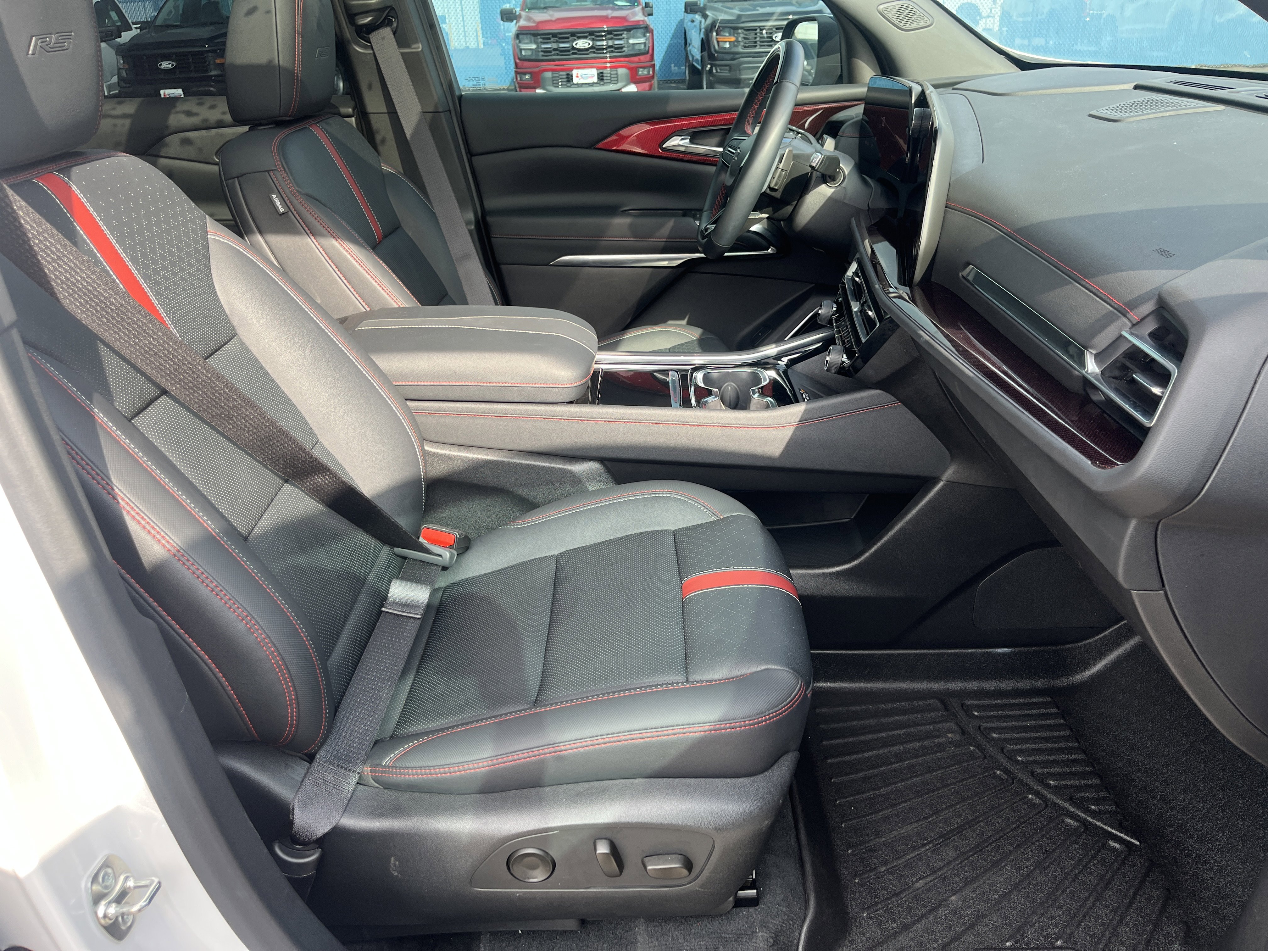 Used 2024 Chevrolet Traverse RS AWD/4WD image 16