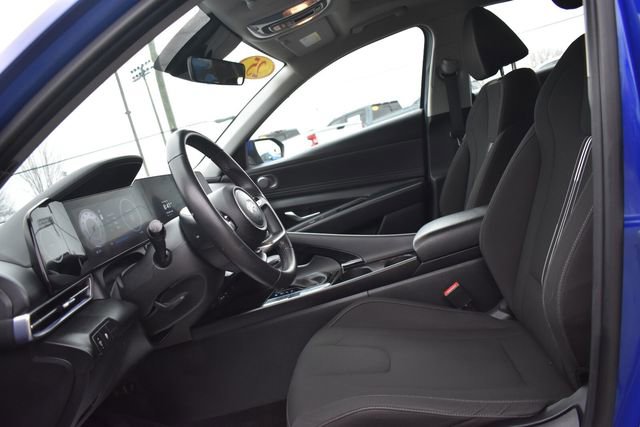 Used 2025 Hyundai Elantra SEL image 19