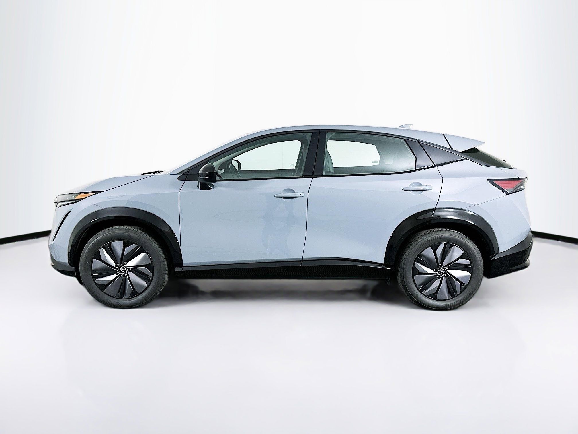 Used 2023 Nissan Ariya AWD image 4