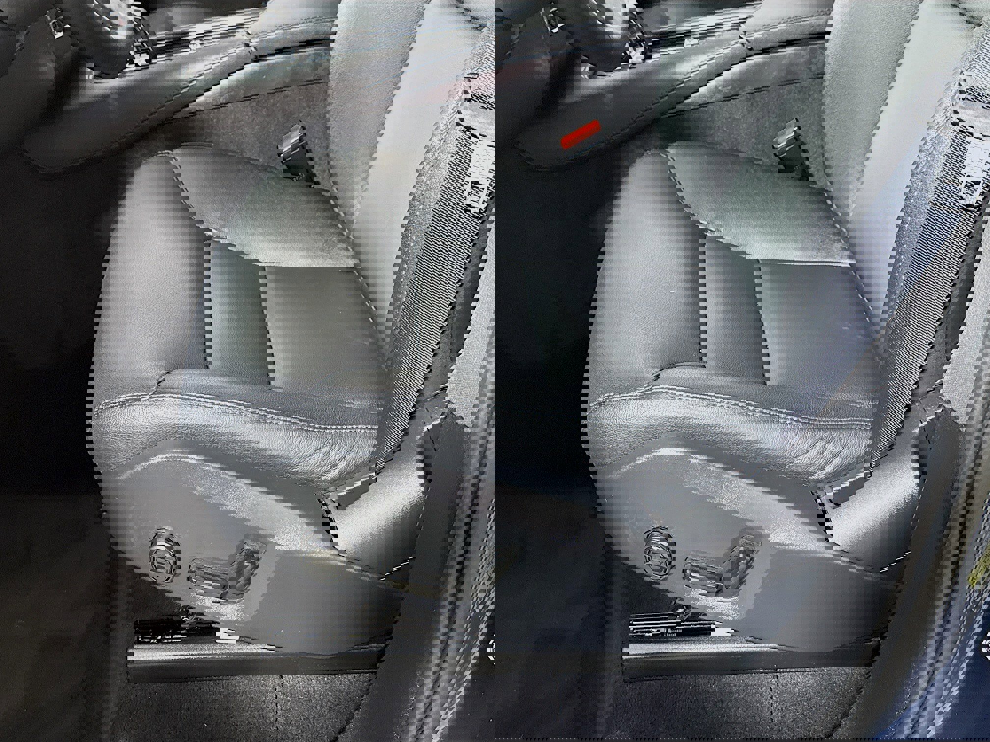 Used 2025 Volvo XC90 B5 Core image 21