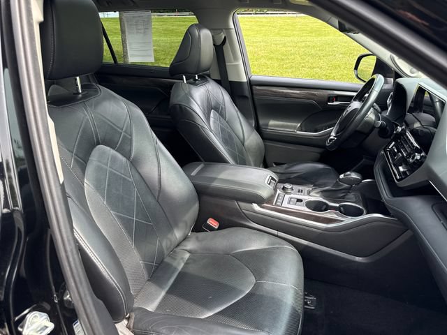 Used 2021 Toyota Highlander Platinum AWD/4WD image 13