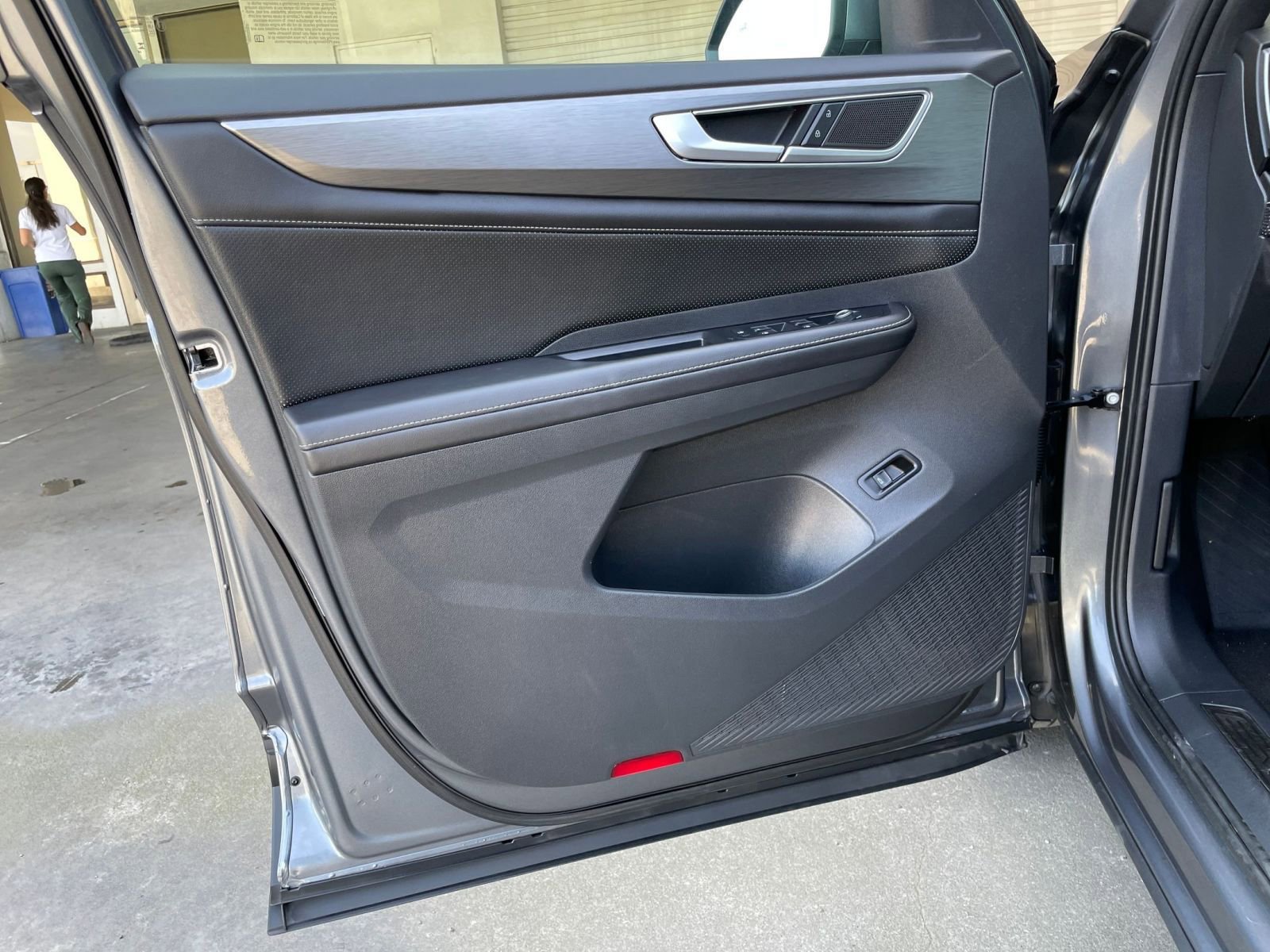 Used 2025 Volkswagen Atlas Cross Sport SE image 18