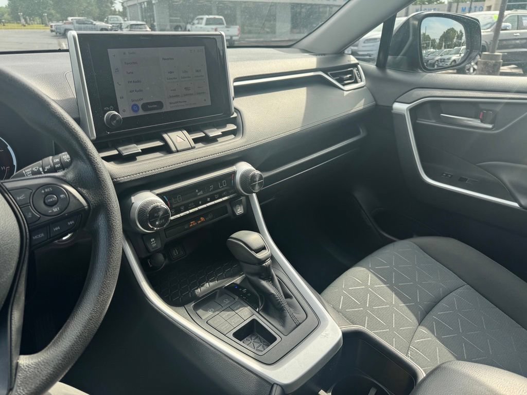 Used 2025 Toyota RAV4 XLE AWD/4WD image 14