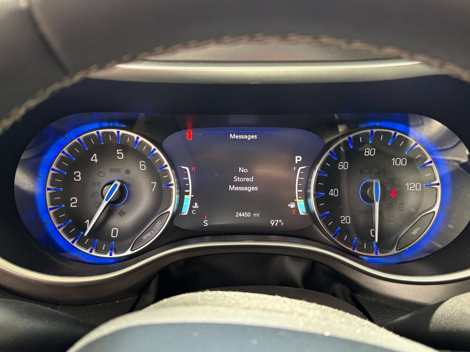 Used 2025 Chrysler Pacifica Select FWD image 42