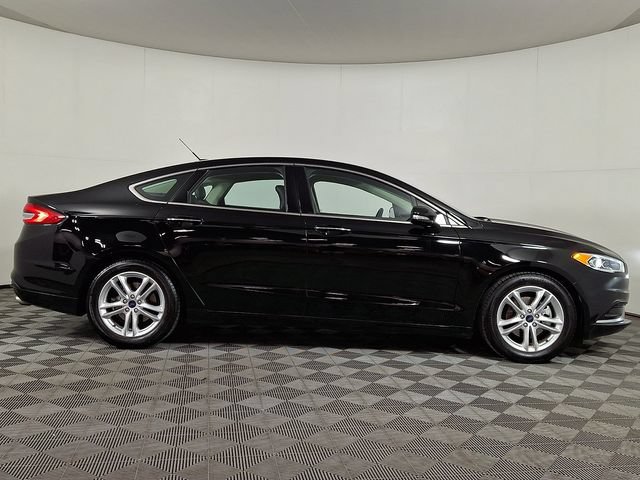 Used 2018 Ford Fusion SE w/ Fusion SE Technology Package FWD image 10