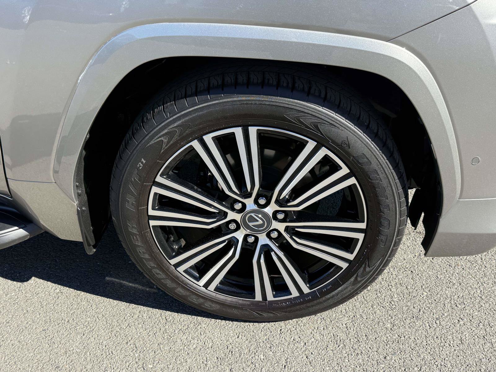 Used 2026 Lexus LX 700h Luxury w/ Accessory Package (Z1) AWD/4WD image 7