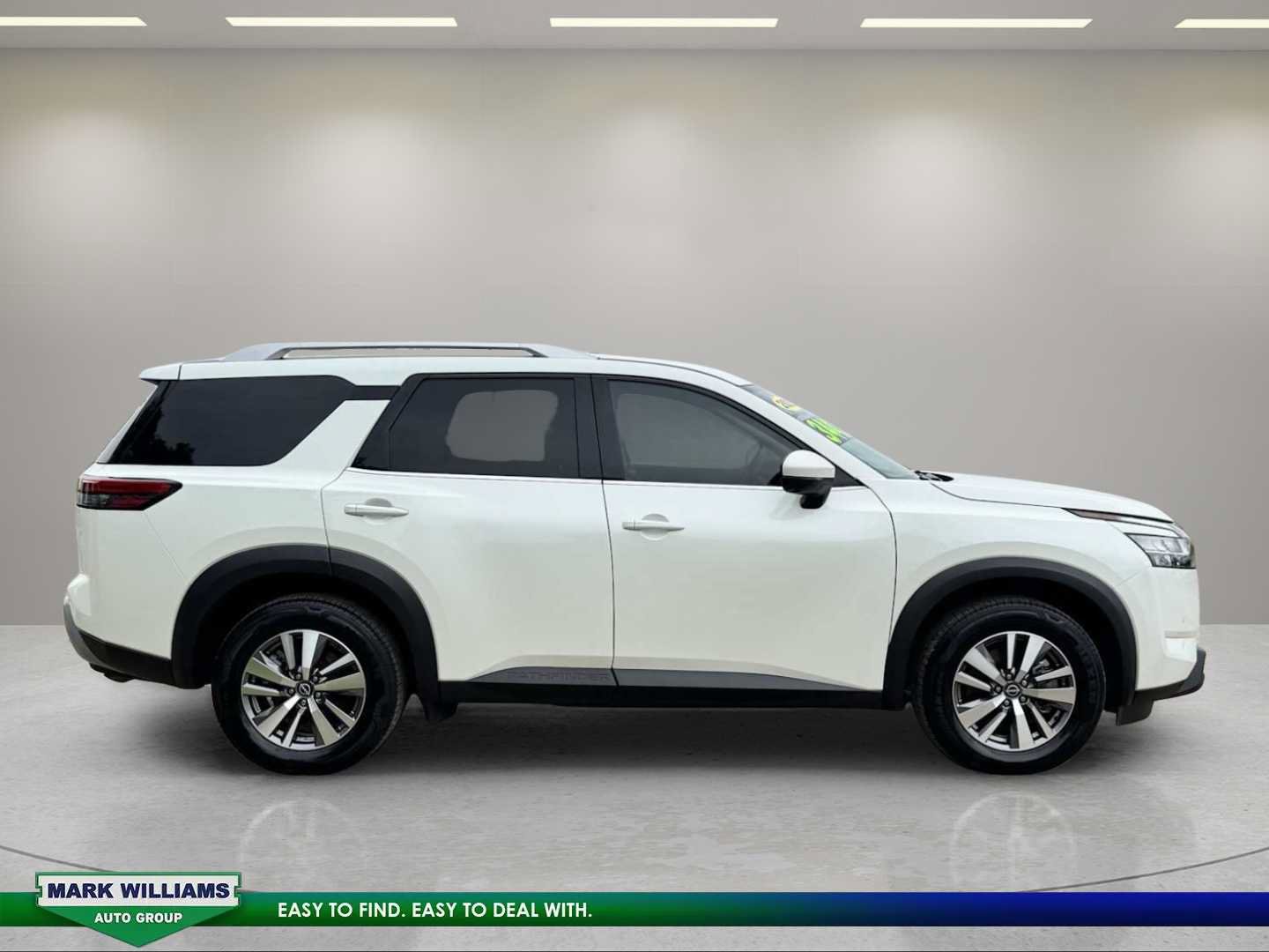 Used 2023 Nissan Pathfinder SL AWD/4WD image 21