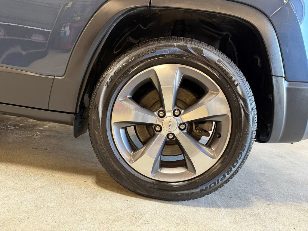 Certified 2020 Jeep Cherokee Limited AWD/4WD image 34