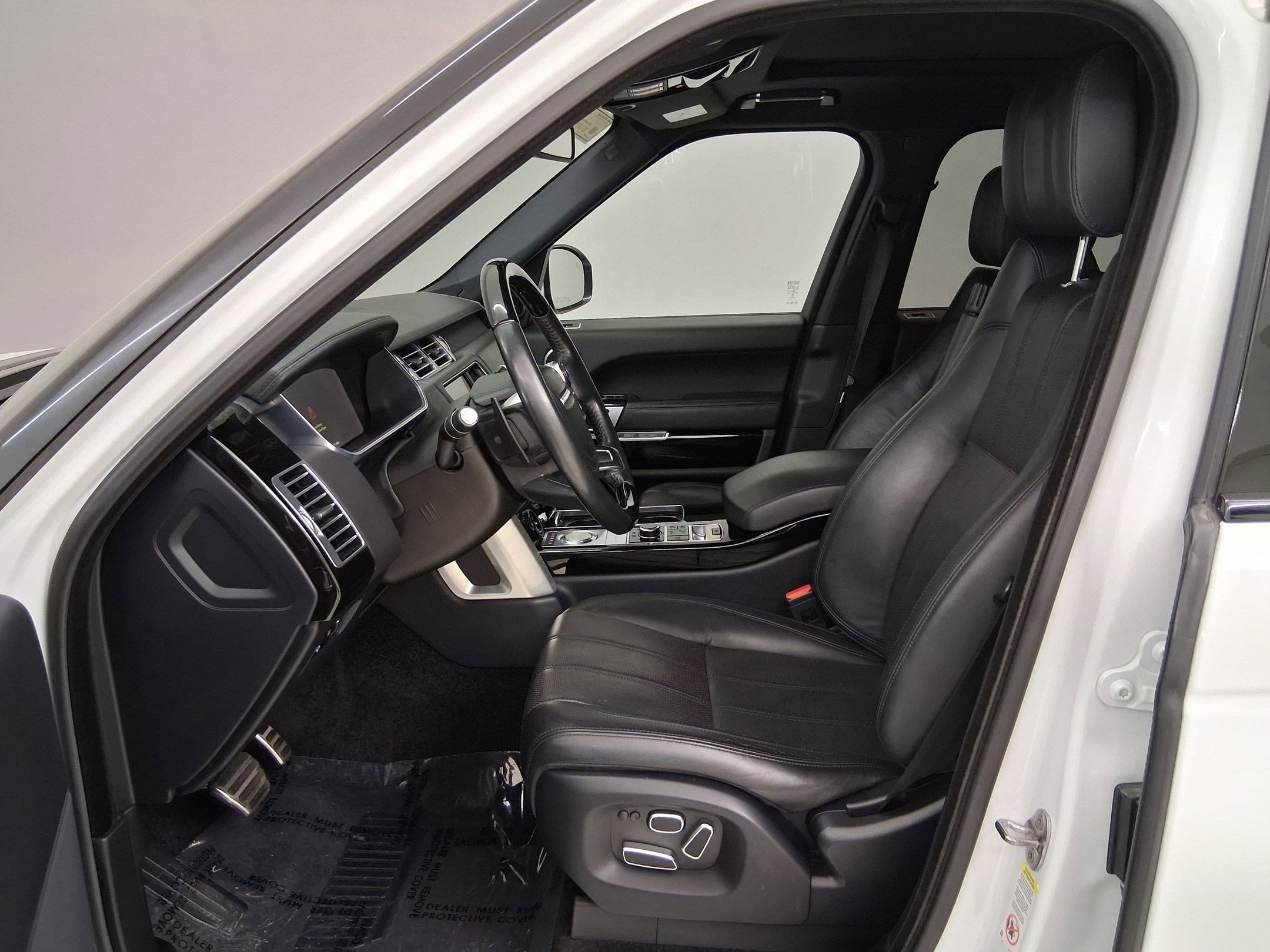 Used 2015 Land Rover Range Rover Supercharged image 3