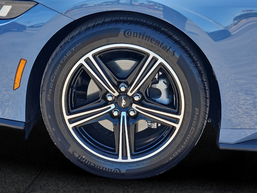 Used 2025 Ford Mustang Coupe RWD image 8
