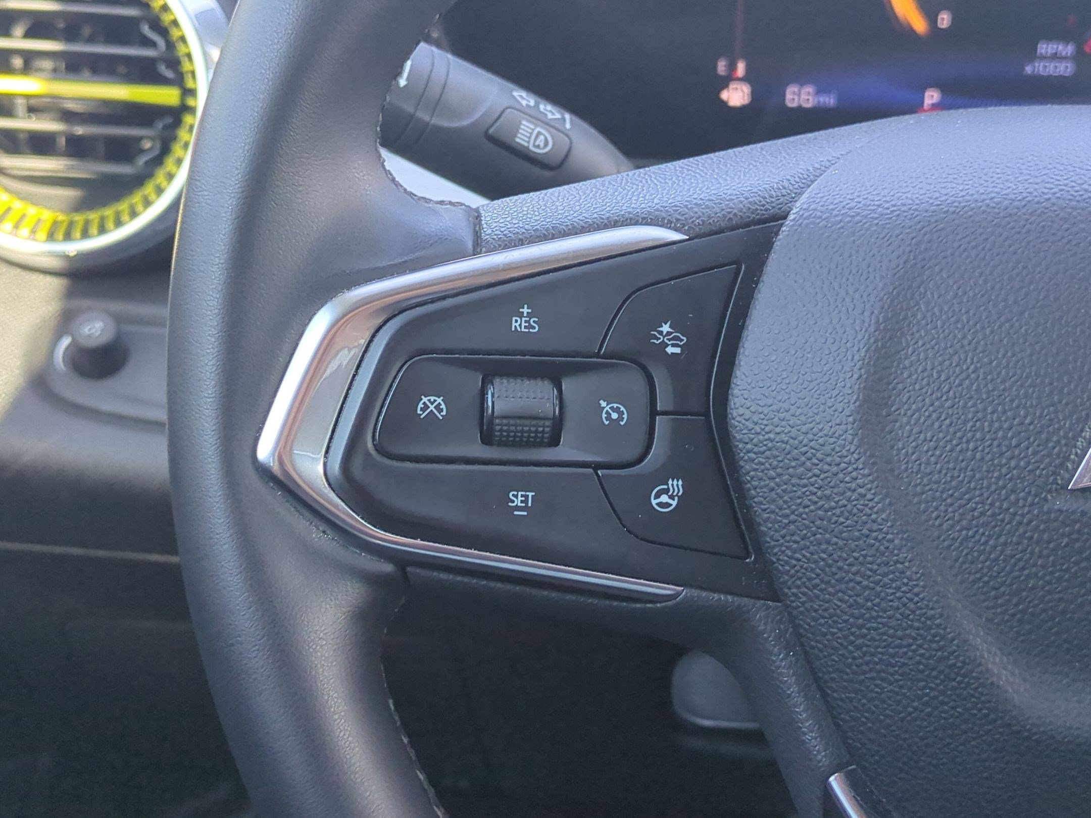 Used 2024 Chevrolet Trax LT w/ Driver Confidence Package FWD image 17