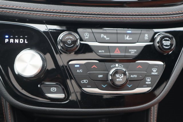 New 2026 Chrysler Pacifica Pinnacle image 14