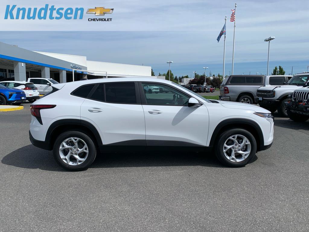 New 2026 Chevrolet Trax LS w/ Driver Confidence Package FWD image 7