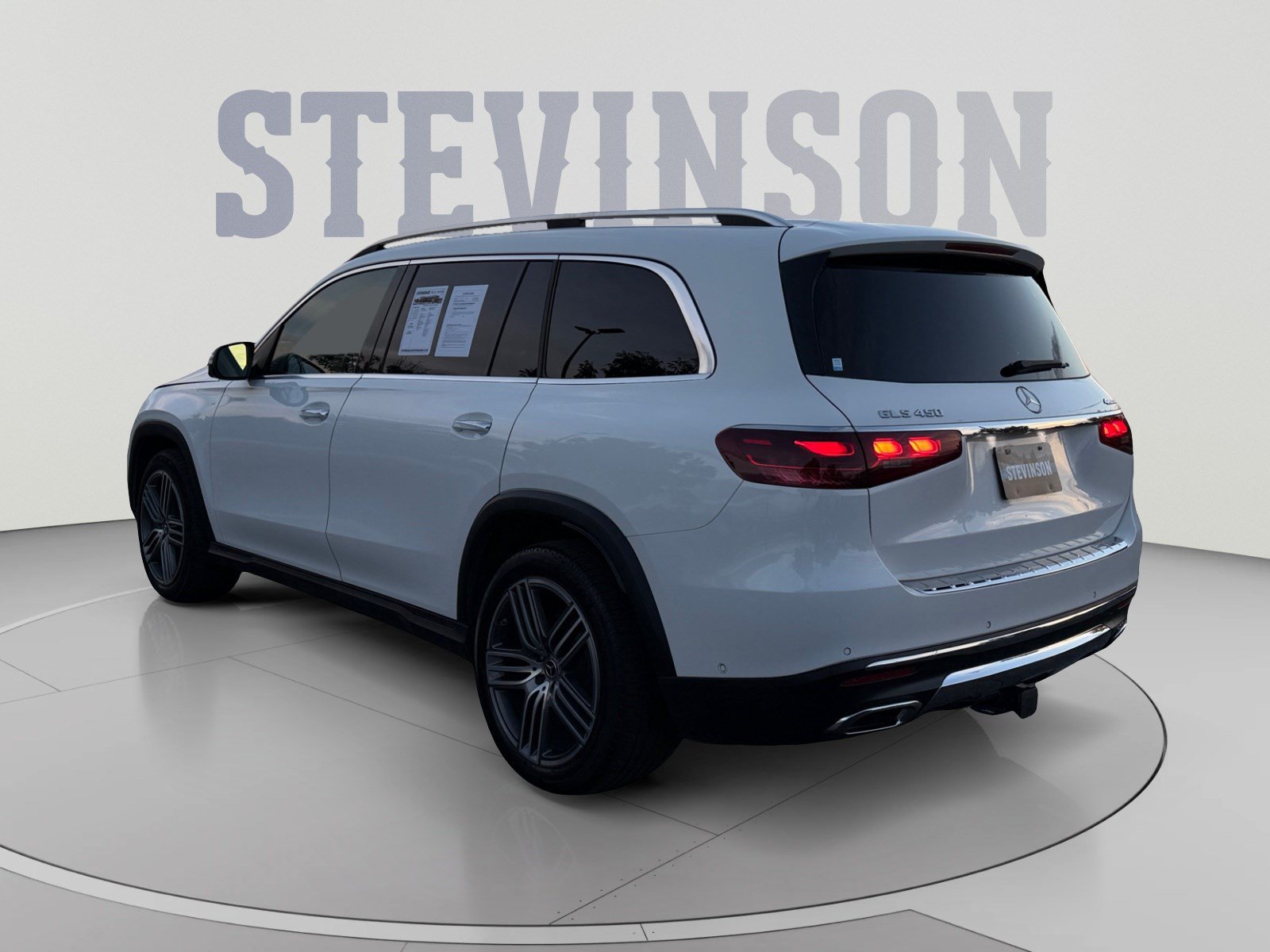 Used 2024 Mercedes-Benz GLS 450 4MATIC image 3
