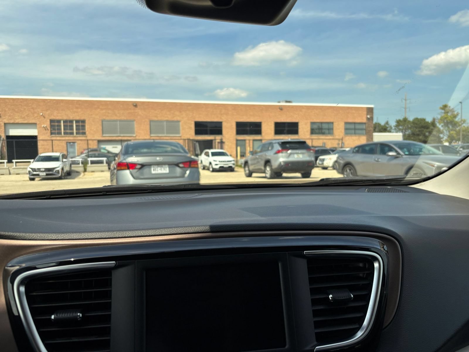 Used 2024 Chrysler Voyager LX FWD image 16