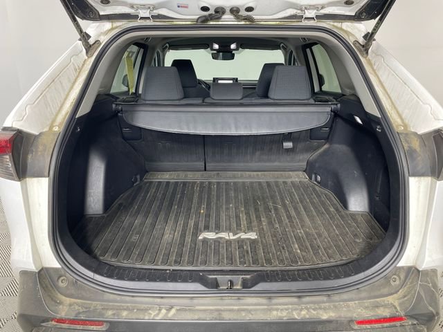 Used 2022 Toyota RAV4 LE AWD/4WD image 13
