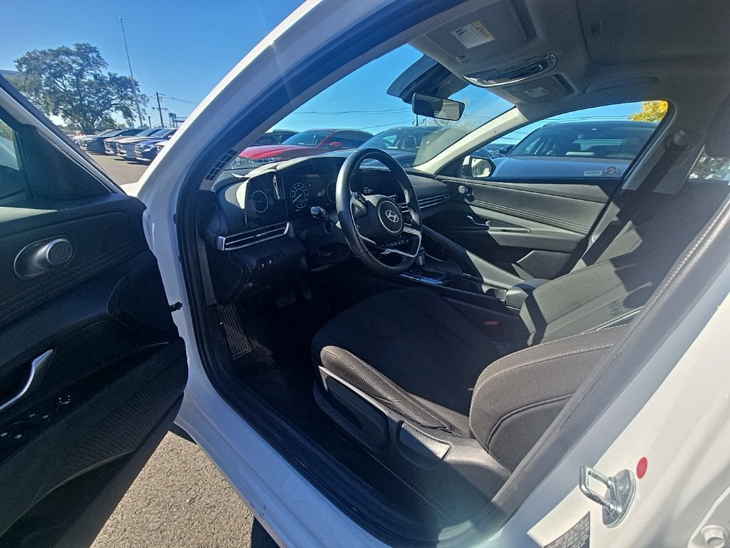 Used 2025 Hyundai Elantra SEL FWD image 6