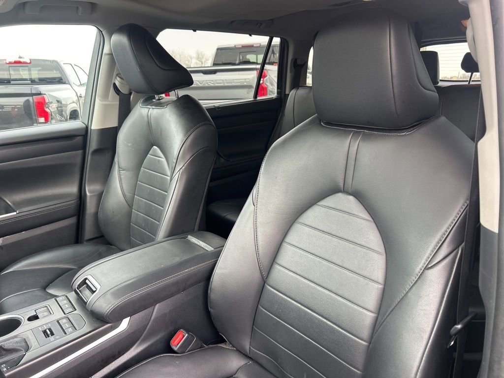 Used 2020 Toyota Highlander XLE image 15
