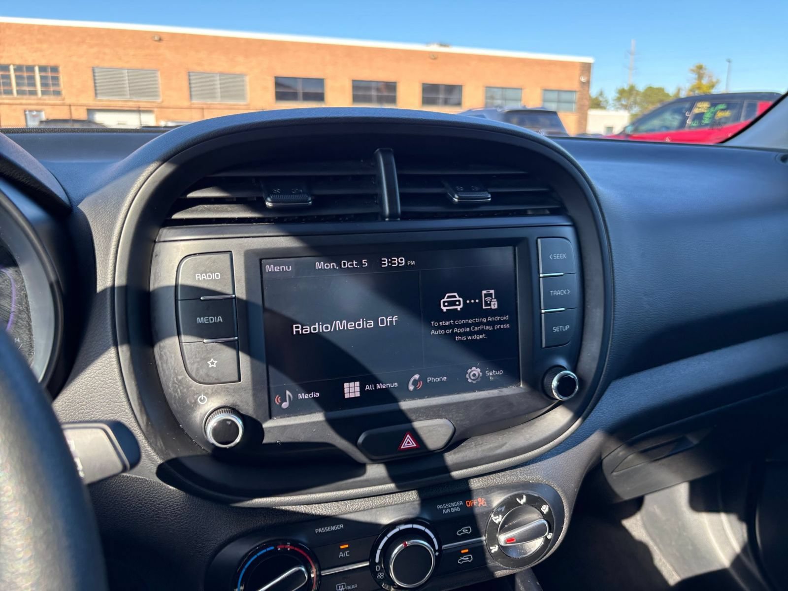 Used 2025 Kia Soul LX w/ LX Technology Package FWD image 19