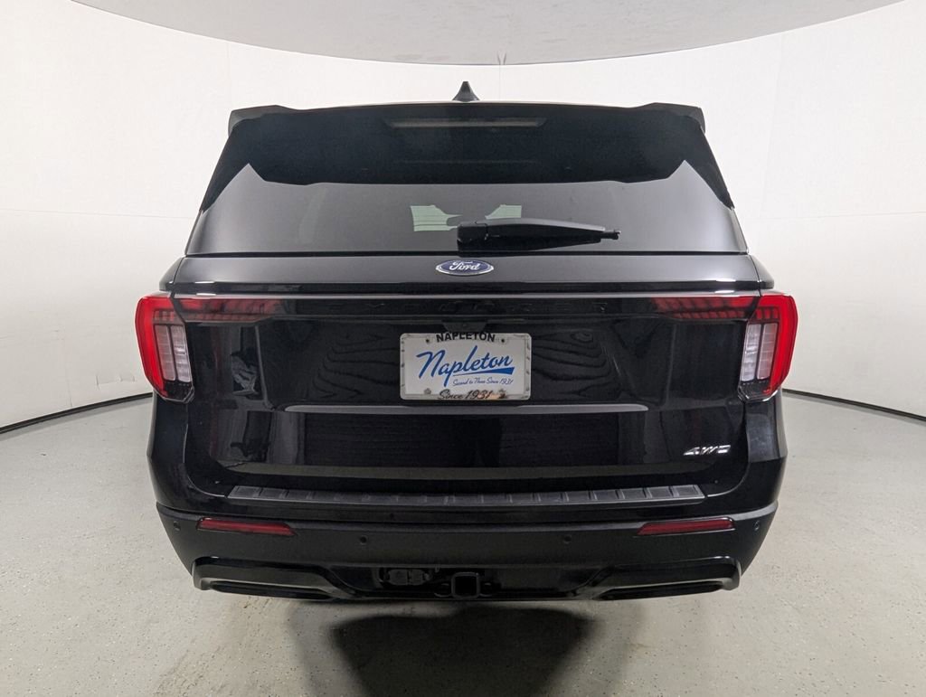 Used 2025 Ford Explorer ST-Line w/ ST-Line Street Pack image 7