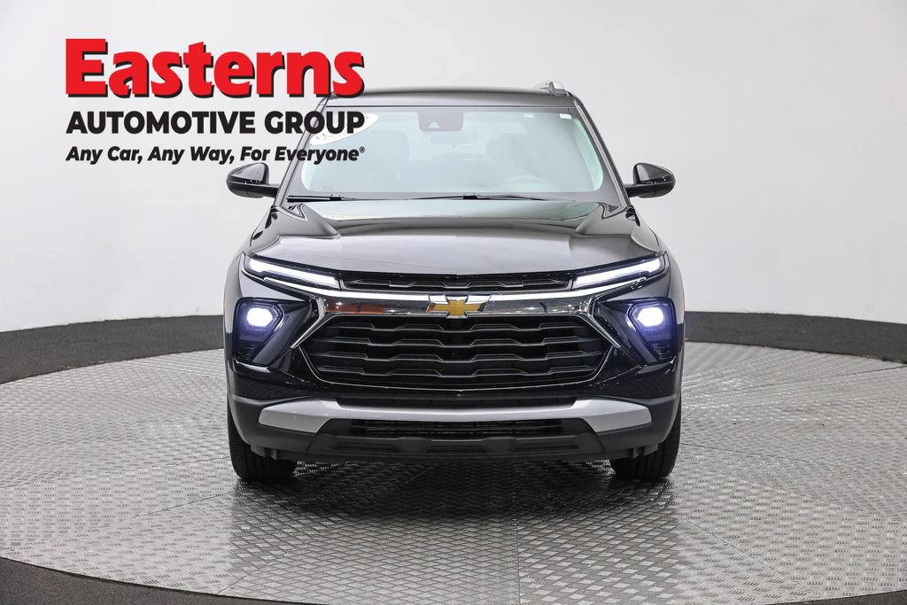 Used 2026 Chevrolet TrailBlazer LT w/ LT Cold Weather Package AWD/4WD image 2