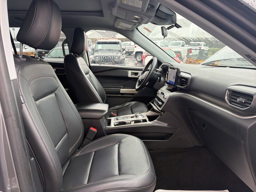 Used 2021 Ford Explorer XLT w/ Equipment Group 202A image 37