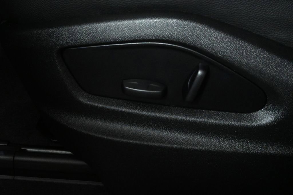 Used 2025 Porsche Cayenne AWD/4WD image 27