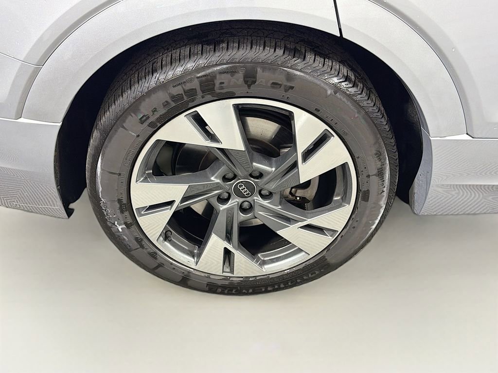 Used 2022 Audi e-tron Premium Plus image 36