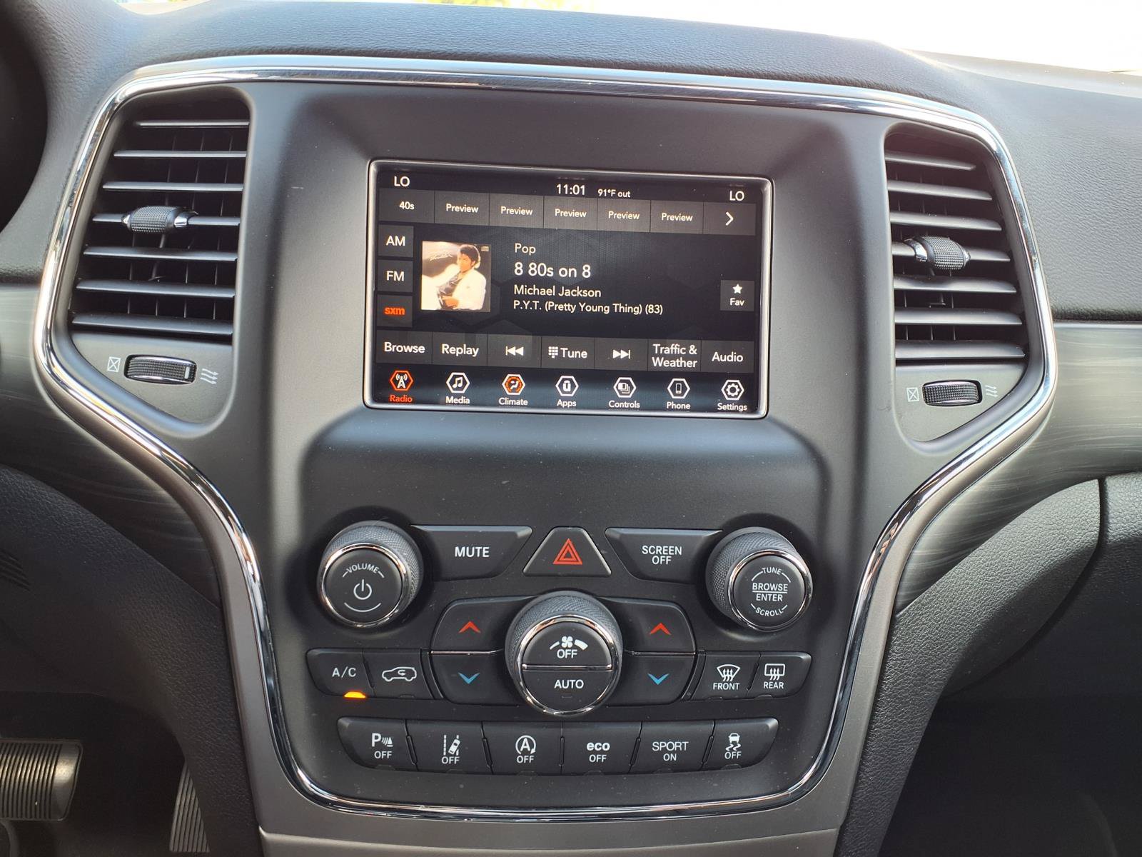 Used 2021 Jeep Grand Cherokee Laredo AWD/4WD image 24