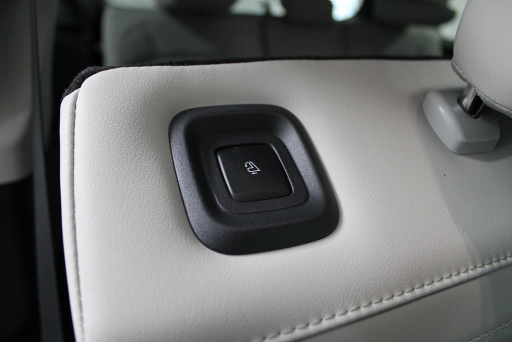 New 2026 Lincoln Navigator Reserve AWD/4WD image 36