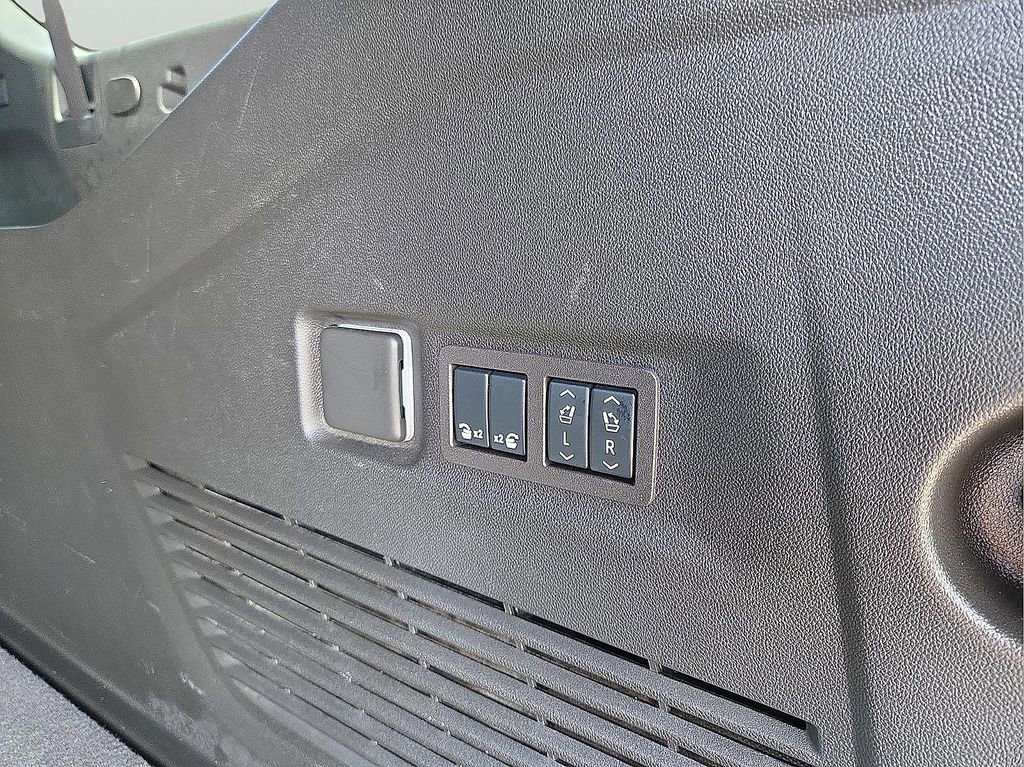 Used 2024 Chevrolet Suburban RST w/ Sport Performance Package image 9