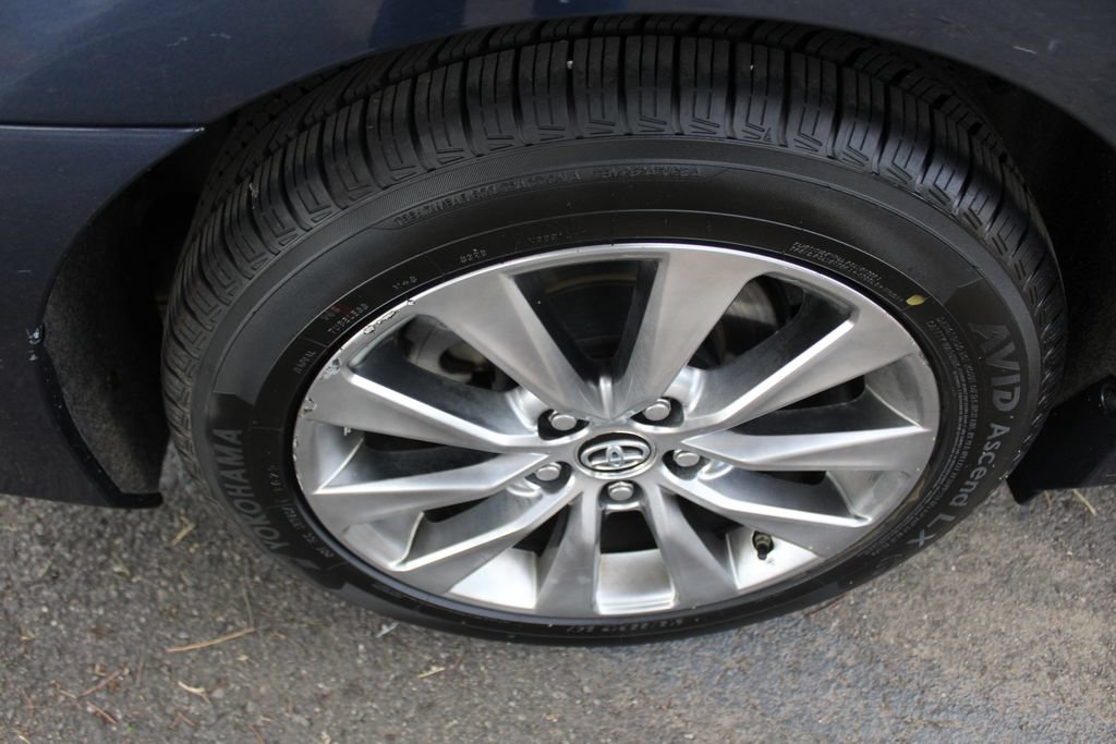 Used 2015 Toyota Camry XLE w/ Moonroof Package FWD image 62