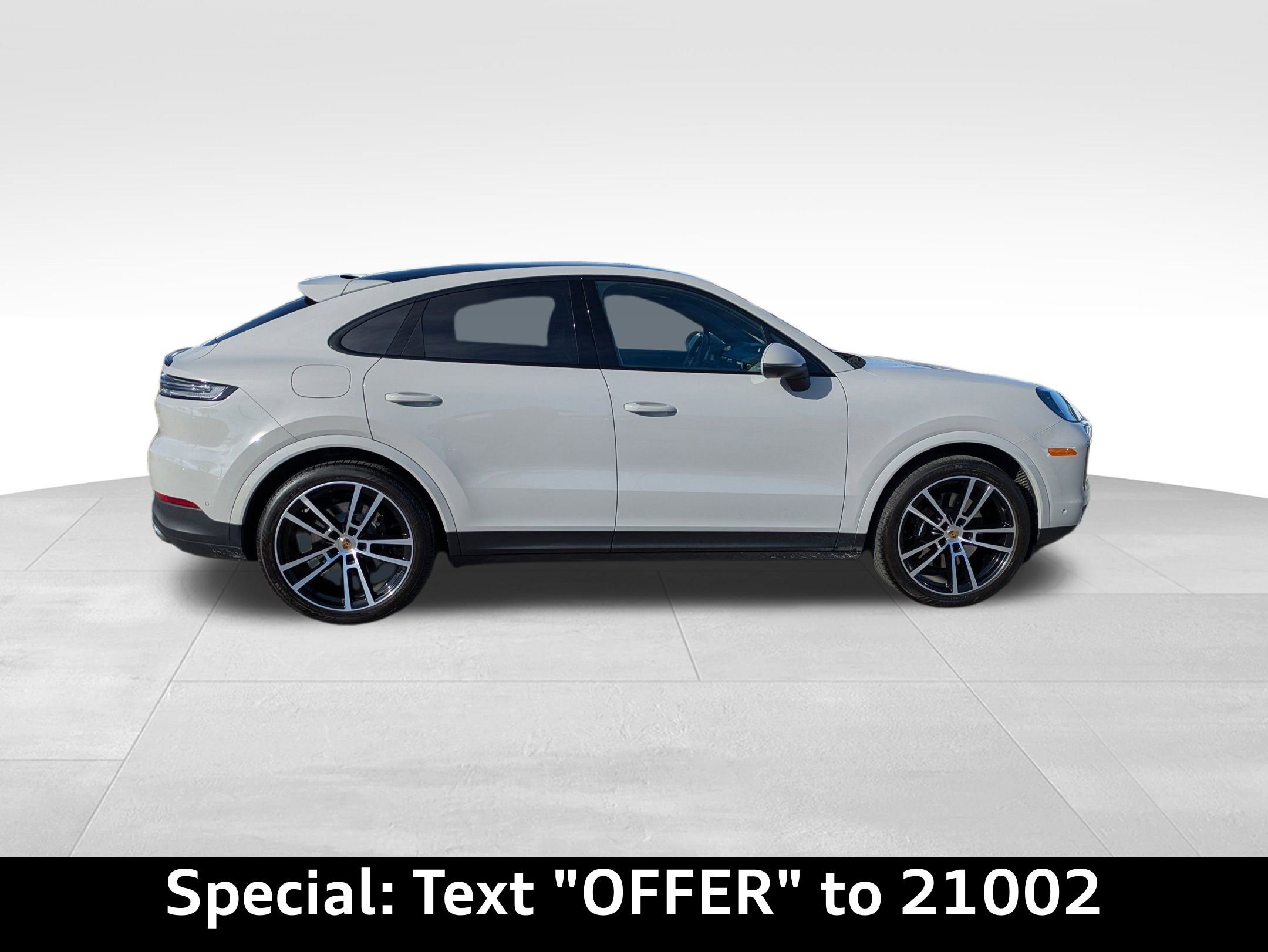 Used 2024 Porsche Cayenne Base image 2