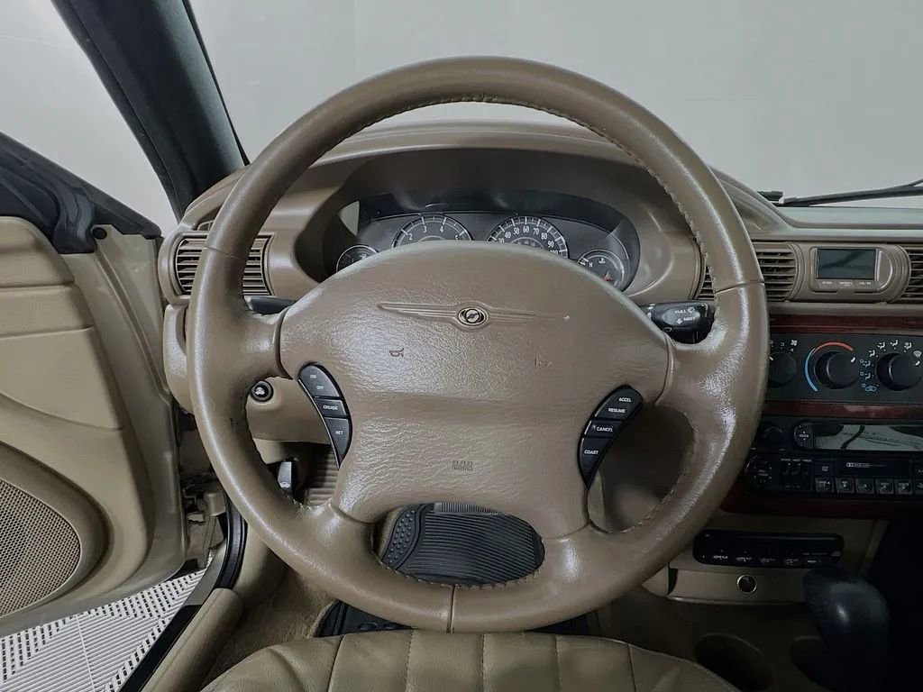 Used 2002 Chrysler Sebring LXi image 12