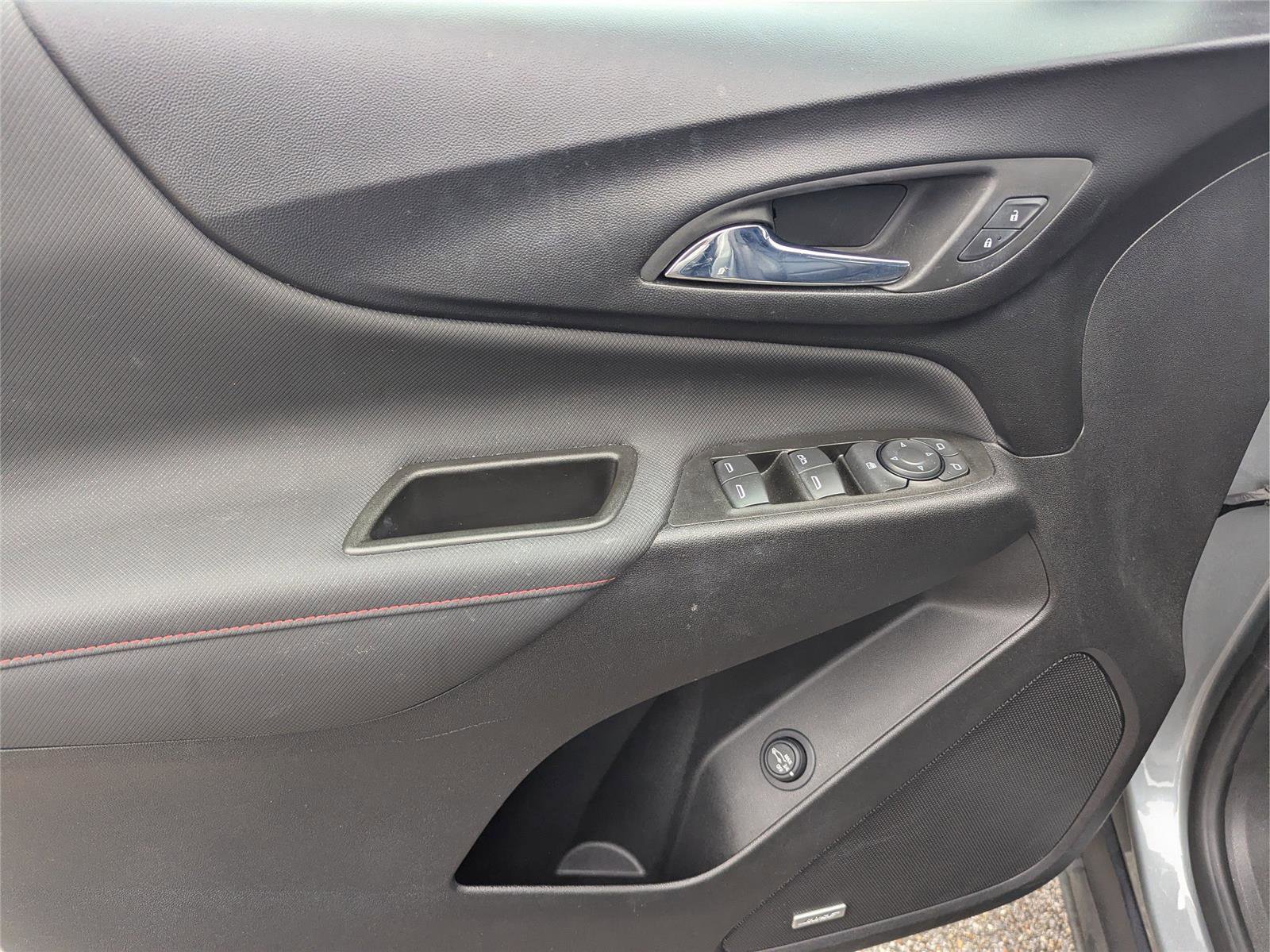 Used 2023 Chevrolet Equinox RS w/ RS Leather Package image 19