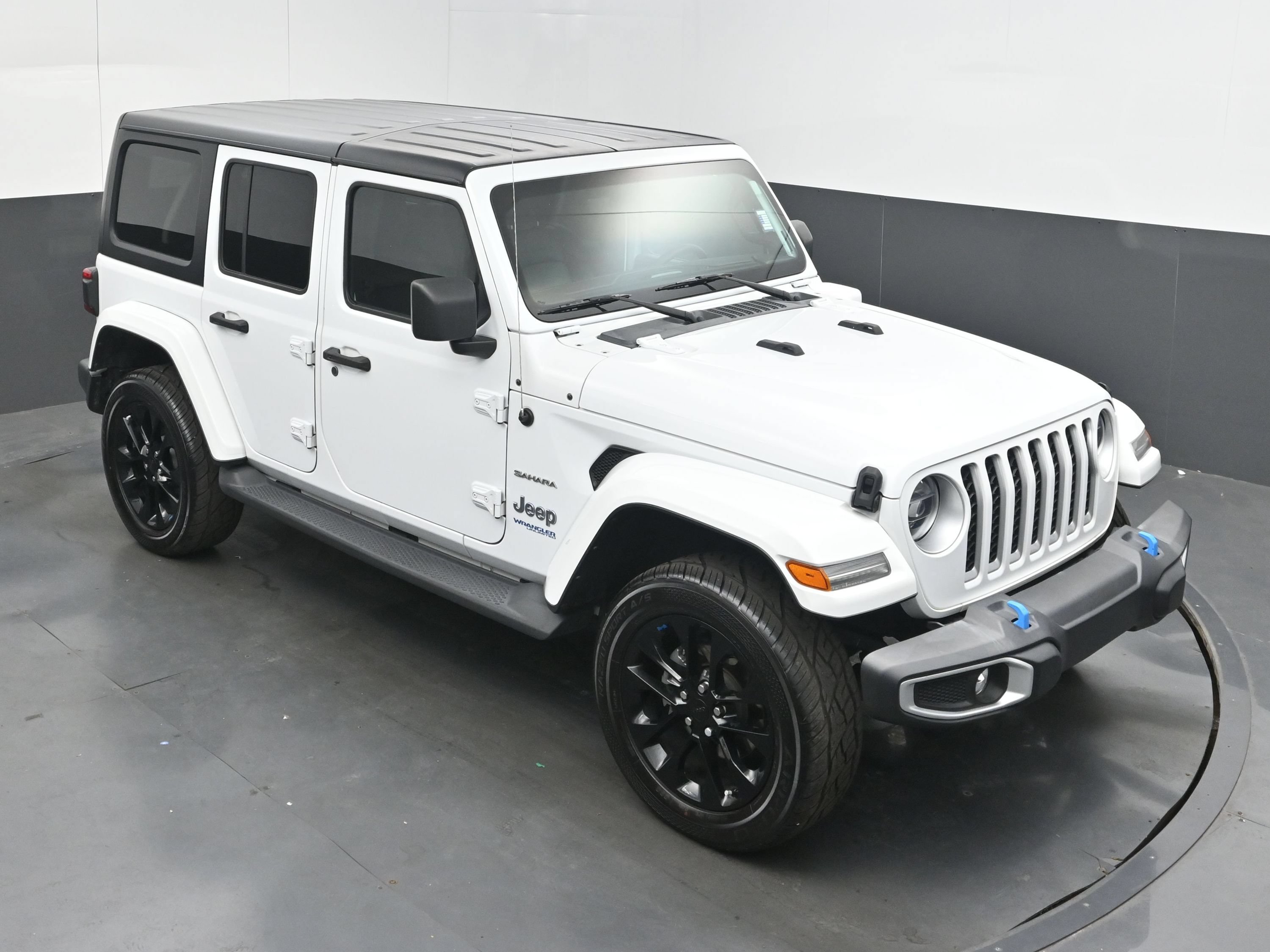 Used 2022 Jeep Wrangler Unlimited Sahara AWD/4WD image 32