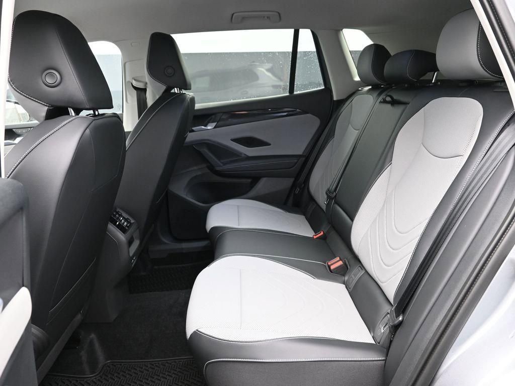 New 2026 Volkswagen Tiguan SE image 9