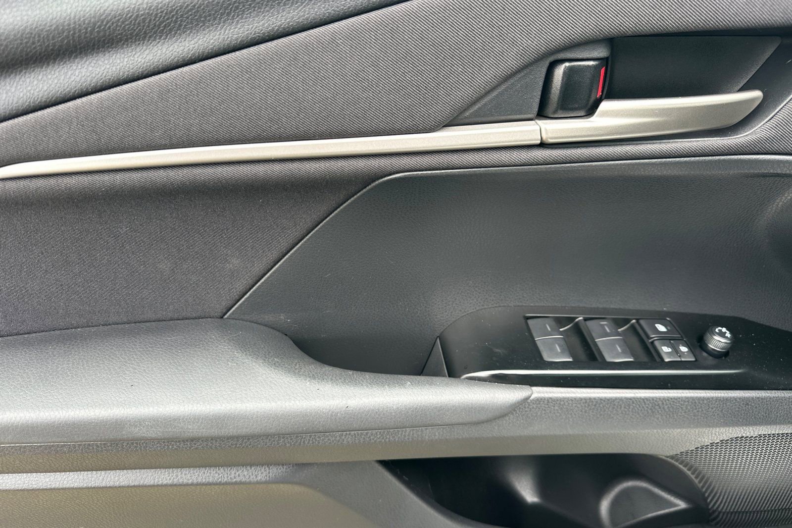 Used 2025 Toyota Camry LE FWD image 8