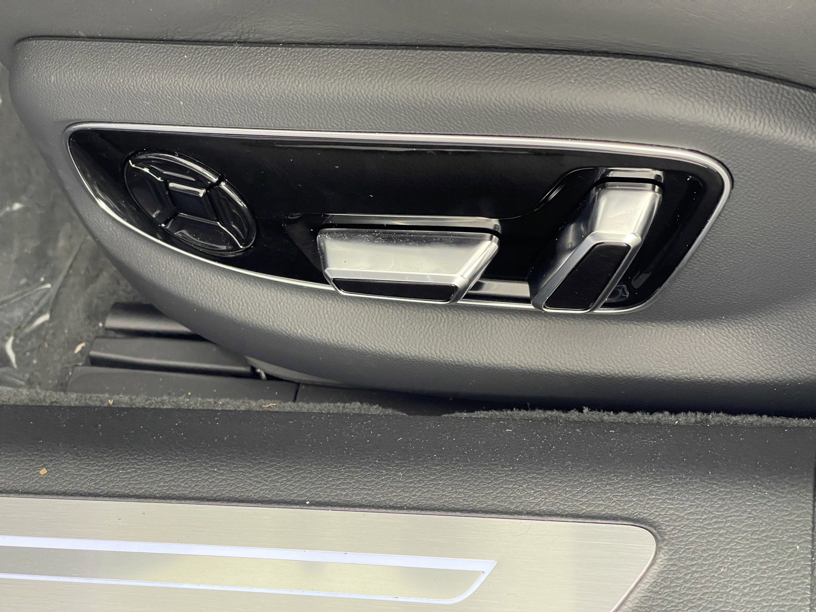 New 2025 Audi A8 L 3.0T image 21