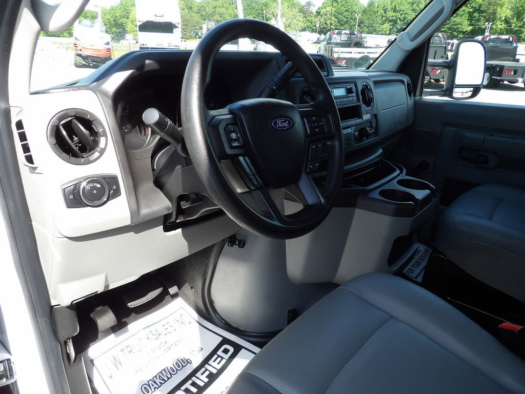 Used 2021 Ford E-350 and Econoline 350 Super Duty RWD image 15