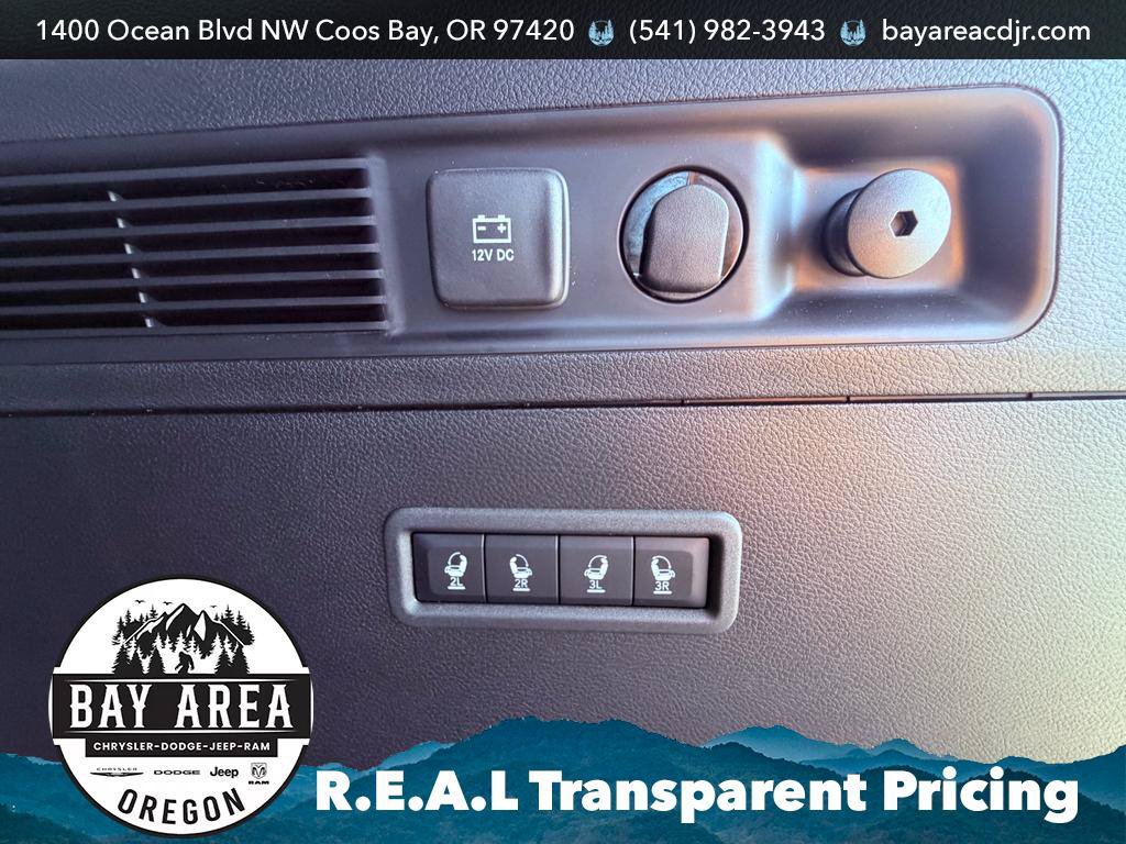 Used 2025 Jeep Wagoneer Series III w/ Premium Group I AWD/4WD image 31