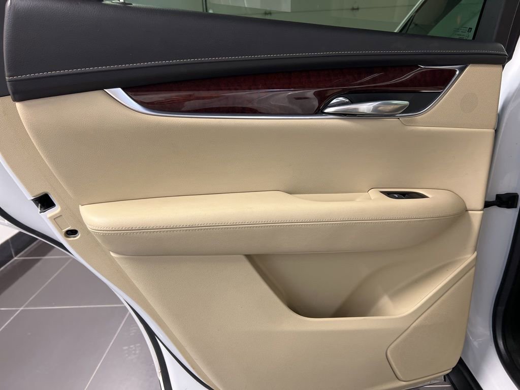 Used 2017 Cadillac XT5 Luxury w/ Driver Awareness Package AWD/4WD image 33