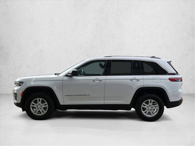 Used 2023 Jeep Grand Cherokee Laredo w/ Trailer Tow Prep Group (B) AWD/4WD image 9