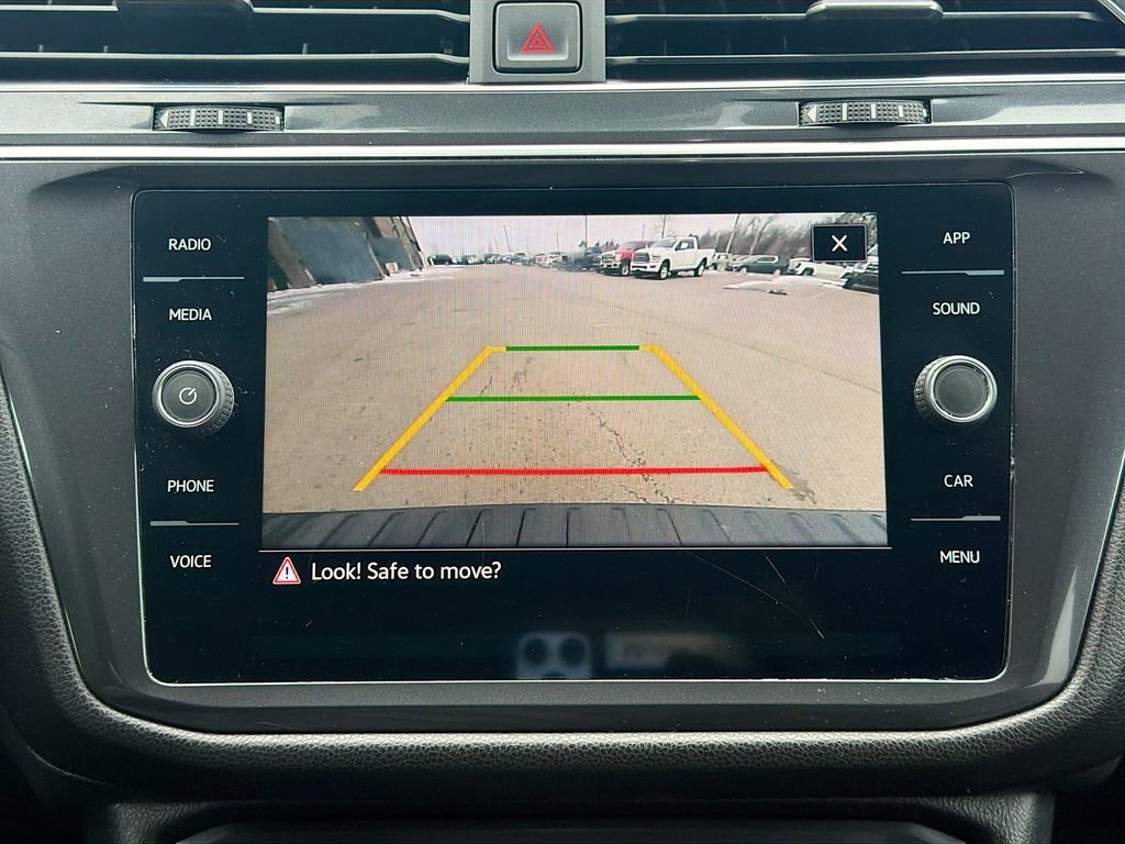 Used 2022 Volkswagen Tiguan SE R-Line image 32