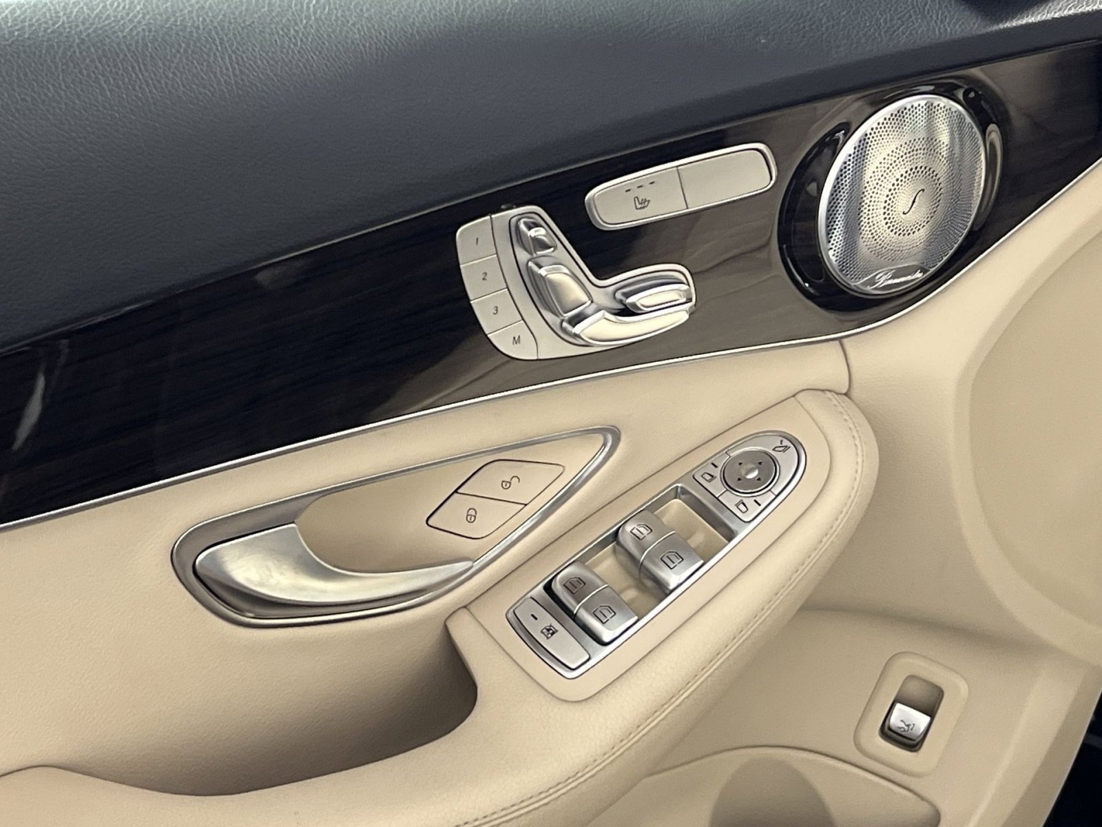 Used 2018 Mercedes-Benz C 300 4MATIC Sedan w/ Premium Package image 15