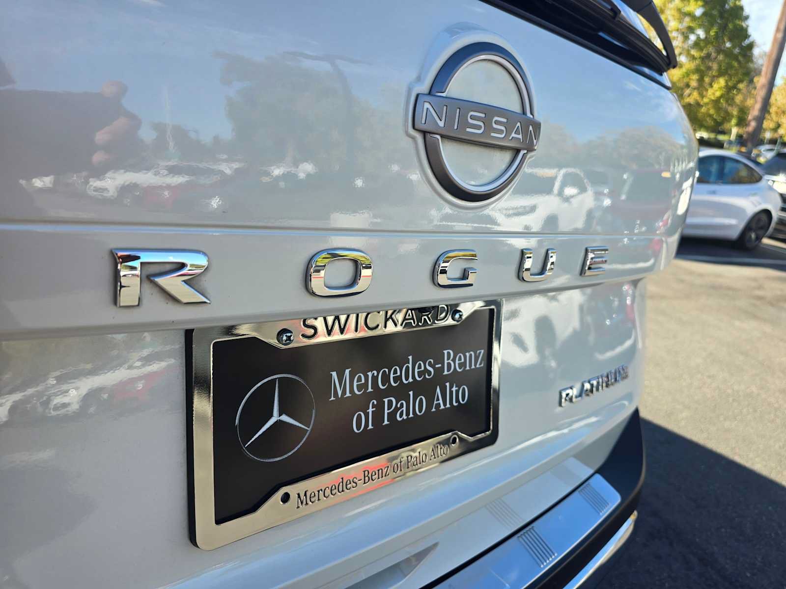 Used 2023 Nissan Rogue Platinum FWD image 13