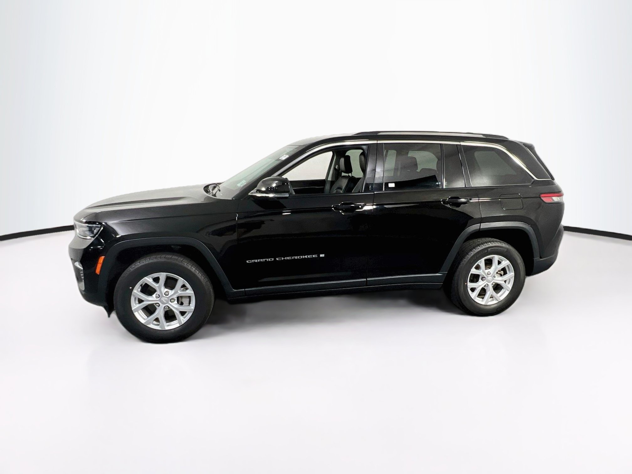 Used 2023 Jeep Grand Cherokee Limited AWD/4WD image 8