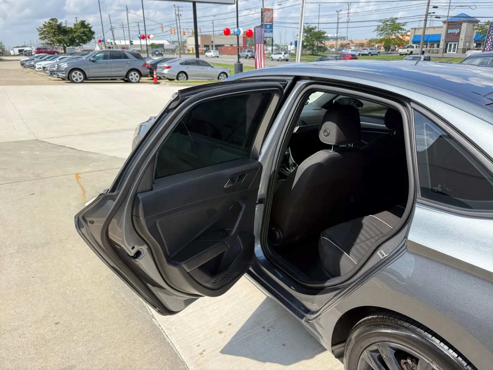 Used 2022 Volkswagen Jetta Sport FWD image 17